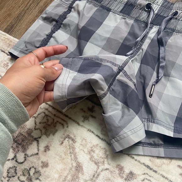Lululemon Plaid Women's Athletic Shorts in Gray - Picture 3 of 12